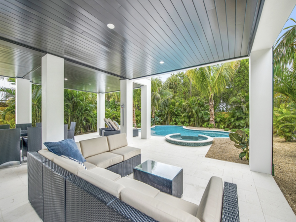 Anna Maria Walk to Beach Five Bedroom Vacation Home